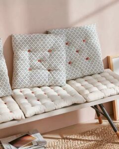Knotted seat cushions great for relaxed summer arrangements