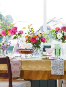 Tablescaping summer decorating ideas